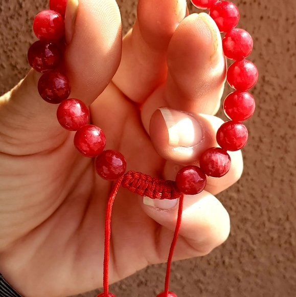 New Red Jade Adjustable Rope Pull Bracelet. - Picture 10 of 13